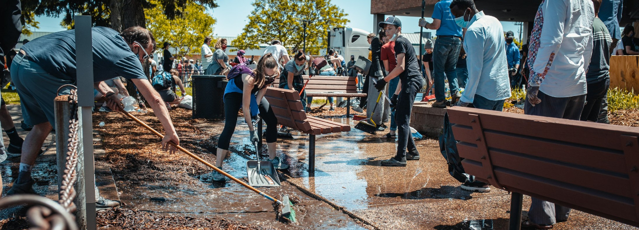 Image of a community clean up